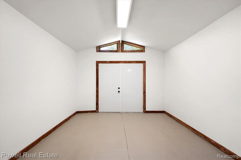 6837 Hatchery Road, Waterford, MI 48327 — Photo 56