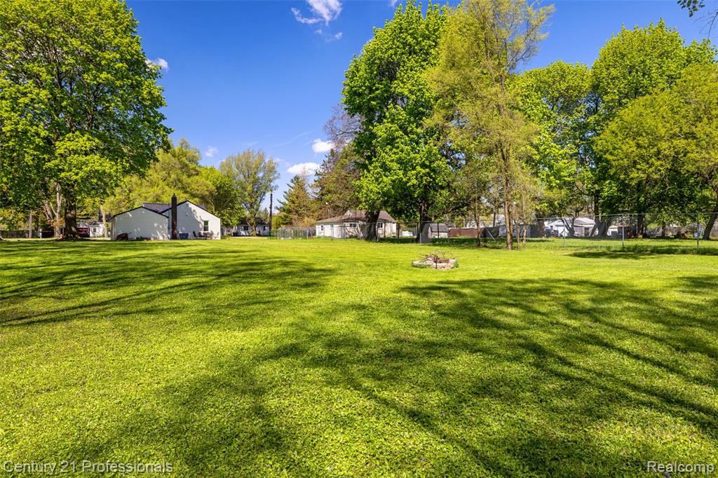 2830 Deland Road, Waterford, MI 48329 — Photo 27