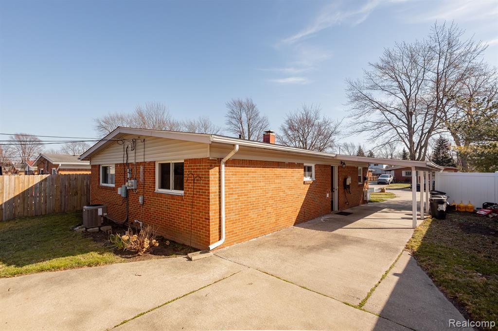 1629 E DULONG Avenue N, Madison Heights, MI 48071 — Photo 40