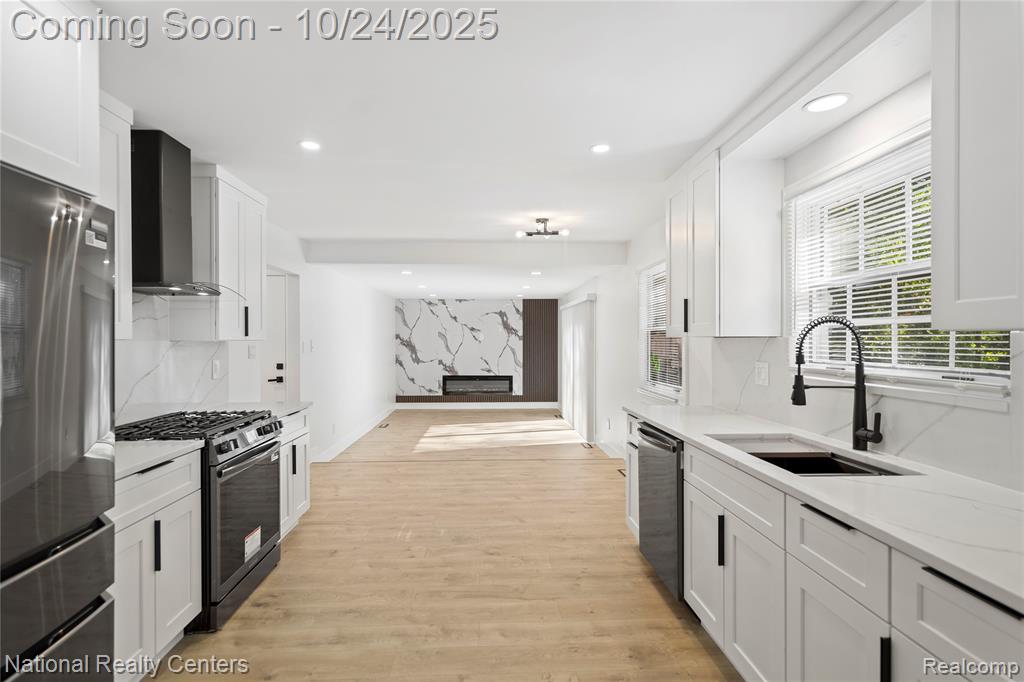 4427 Westover Drive, West Bloomfield, MI 48323 — Photo 8