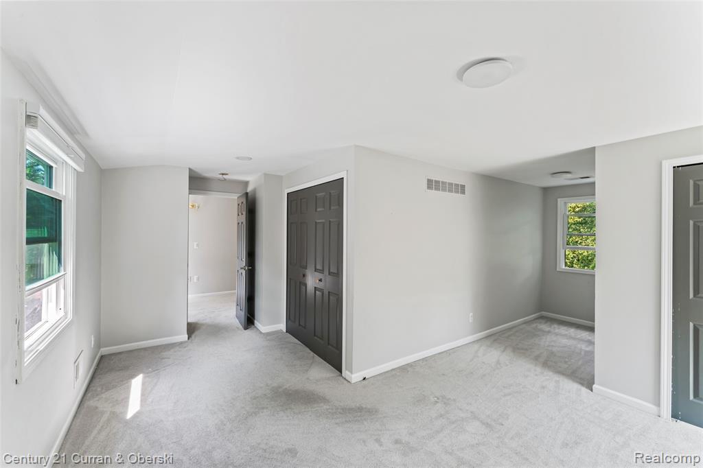 505 Hollywood Avenue, Grosse Pointe Woods, MI 48236 — Photo 23