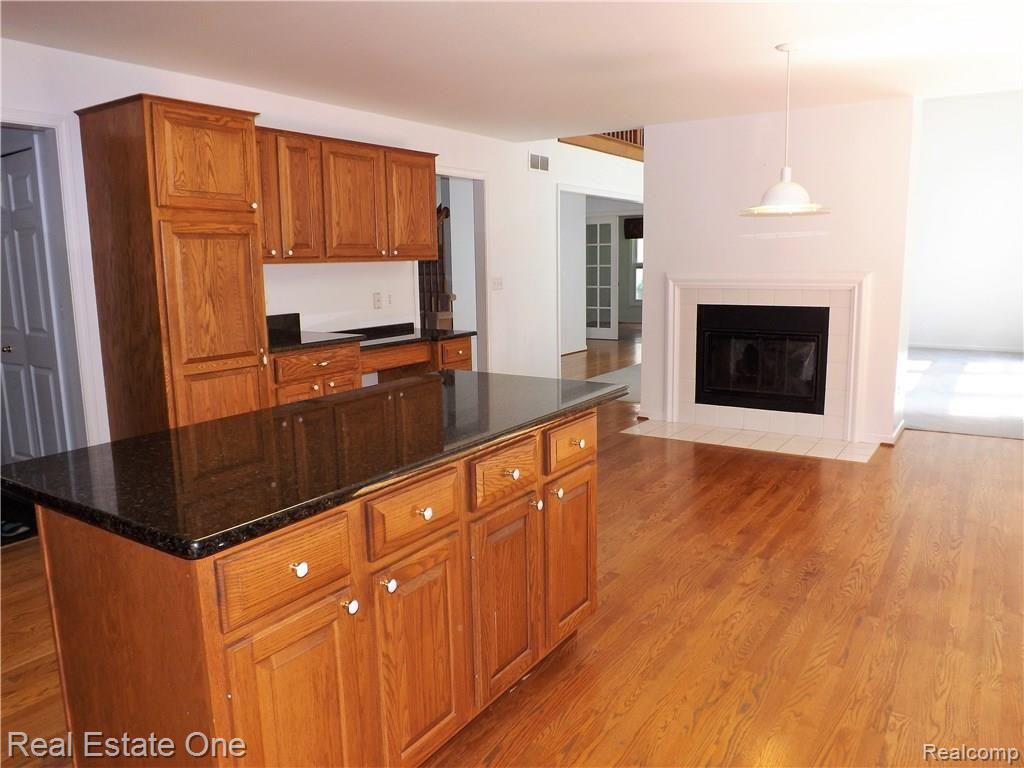4066 COVENTRY Drive, Rochester Hills, MI 48326 — Photo 16
