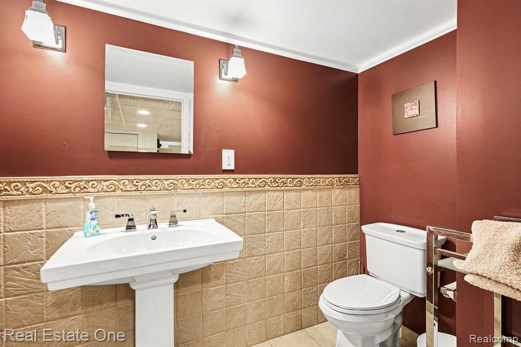 737 Woodfield Way, Rochester Hills, MI 48307 — Photo 13