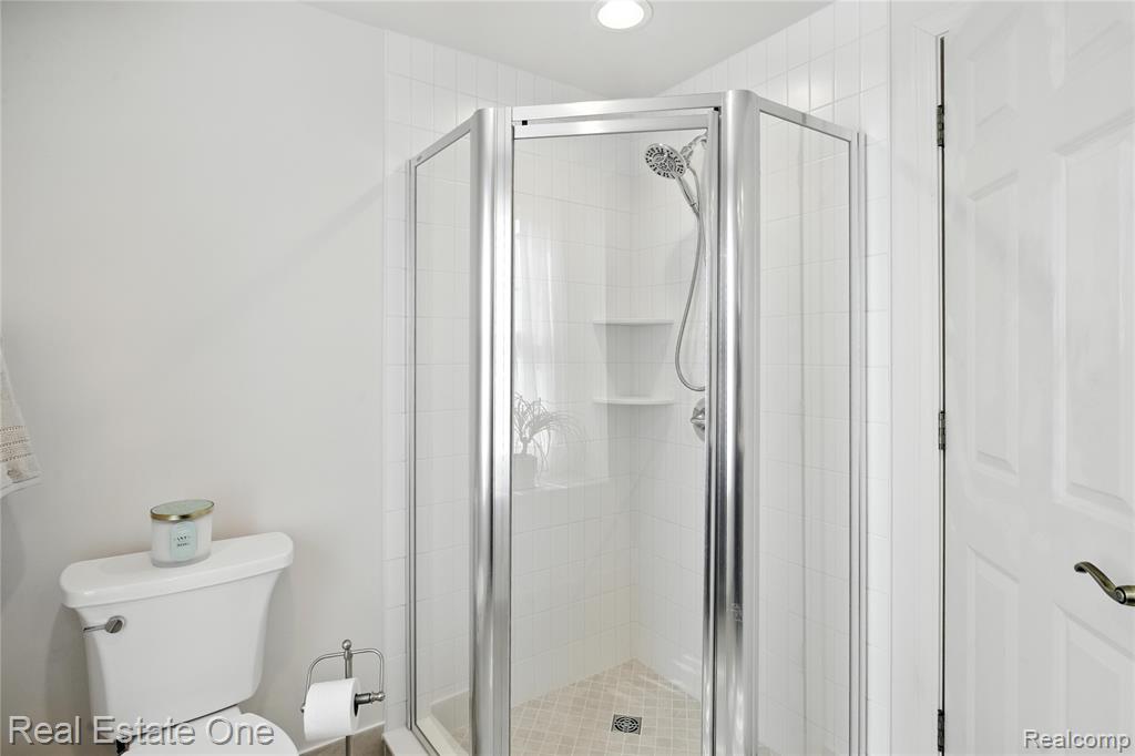 604 Longford Drive, Rochester Hills, MI 48309 — Photo 33