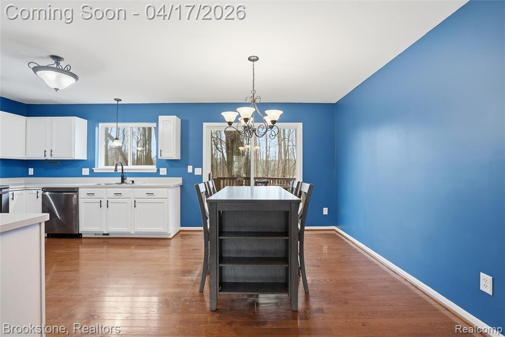 569 Cove View Drive, Waterford, MI 48327 — Photo 9