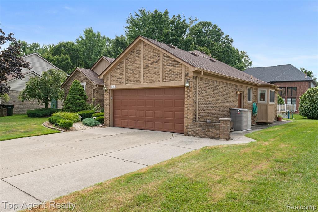 40363 Denbigh Drive, Sterling Heights, MI 48310 — Photo 2