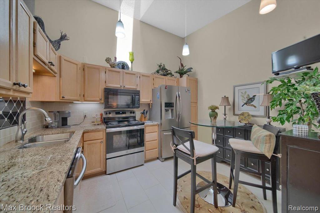 38750 CHESSINGTON, Farmington Hills, MI 48331 — Photo 10