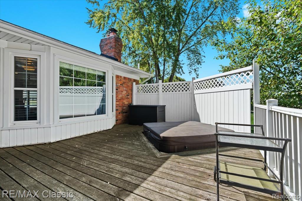 4815 Ravinewood Drive, Commerce Twp, MI 48382 — Photo 39