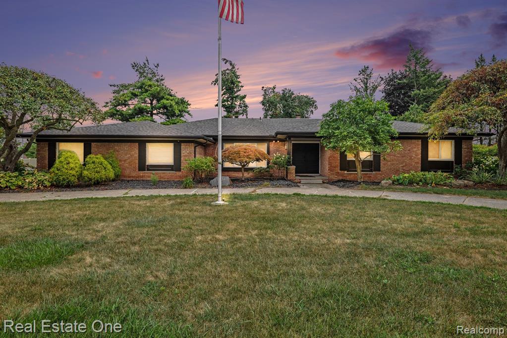 11584 Chicago Road, Warren, MI 48093