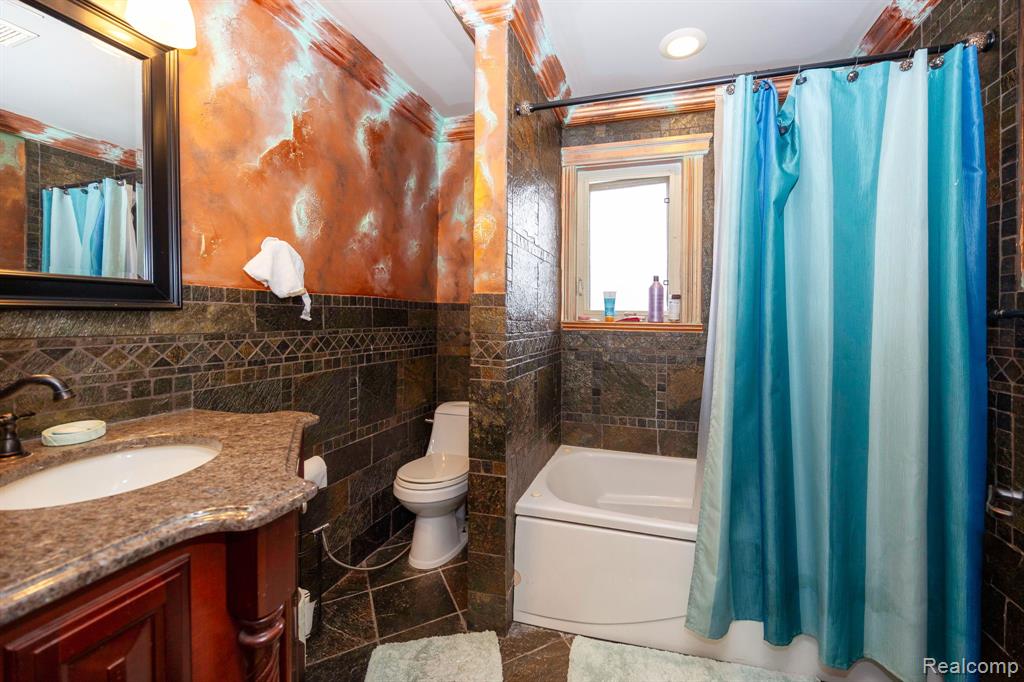 8401 Fenton Street, Dearborn Heights, MI 48127 — Photo 42