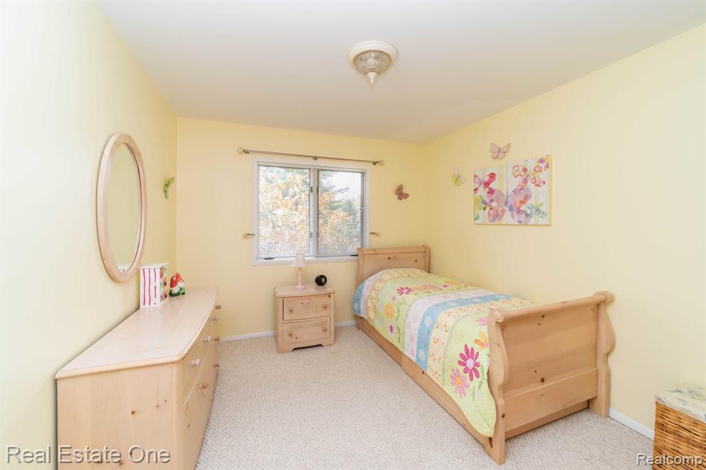 8260 ENGLEWOOD Drive, Clarkston, MI — Photo 36