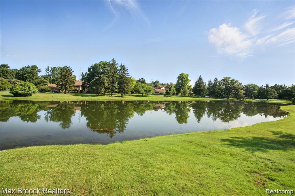 4231 Foxpointe Drive, West Bloomfield, MI 48323 — Photo 6