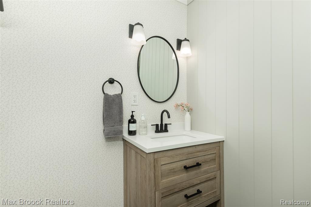 430 N Altadena Avenue, Royal Oak, MI 48067 — Photo 22