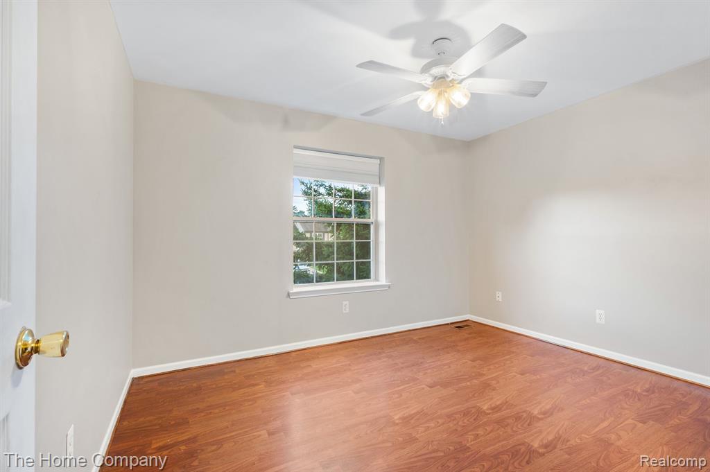 6868 Essex Court, Waterford, MI 48327 — Photo 21