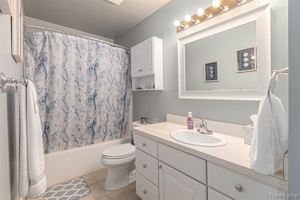 2574 KERRIA Drive, Howell, MI 48855 — Photo 18