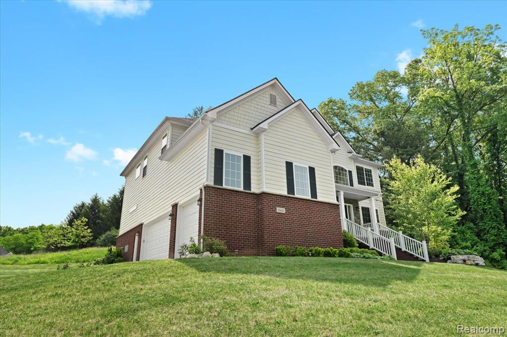 5641 Ciderberry Drive, Brighton, MI 48116 — Photo 2