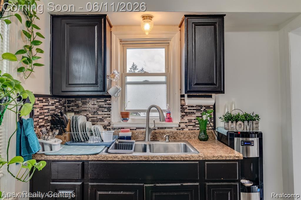 6515 Ashton Avenue, Detroit, MI 48228 — Photo 10