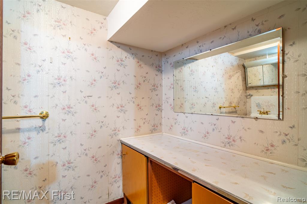 8860 Kidley Drive, Sterling Heights, MI 48314 — Photo 28