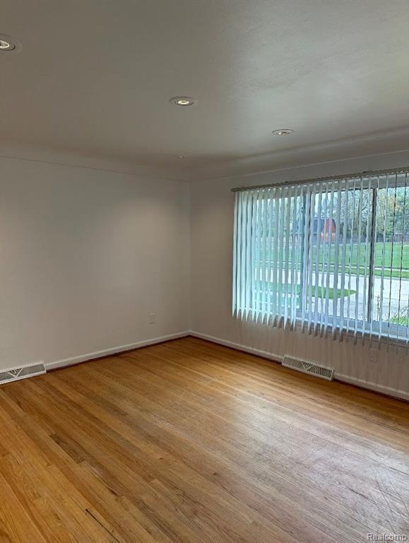 6545 N EVANGELINE Street, Dearborn Heights, MI 48127 — Photo 2