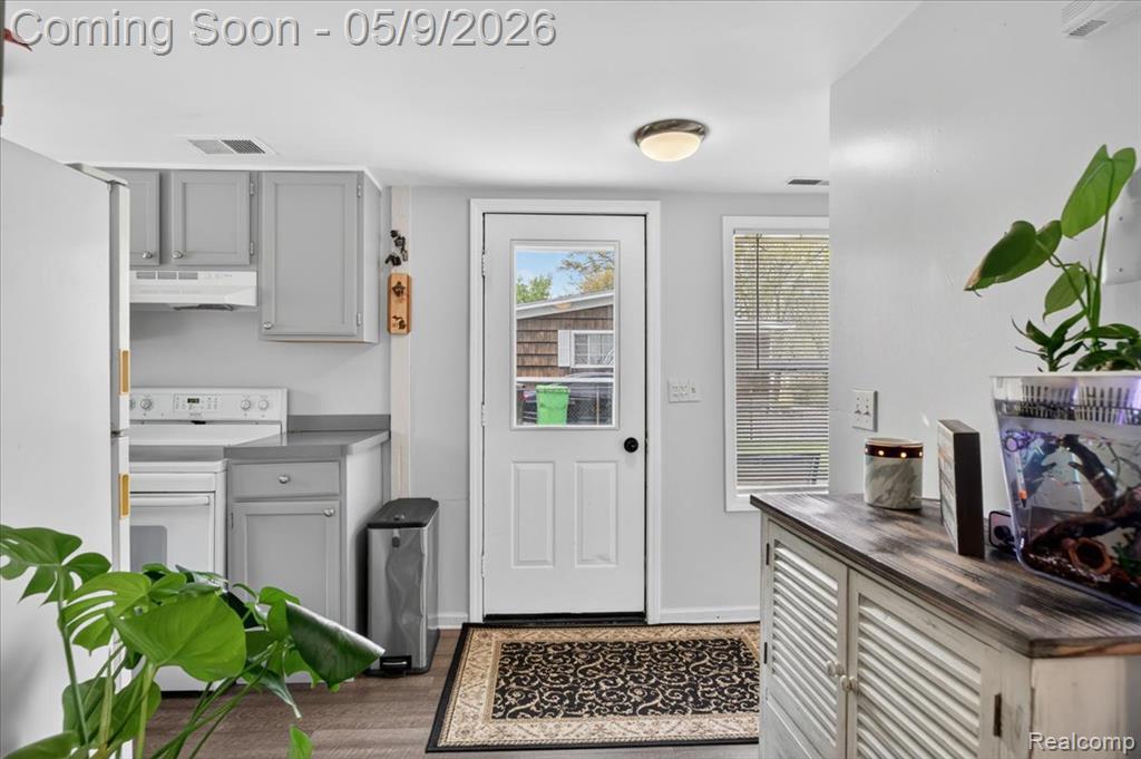 9809 Mandon Road, White Lake, MI — Photo 13