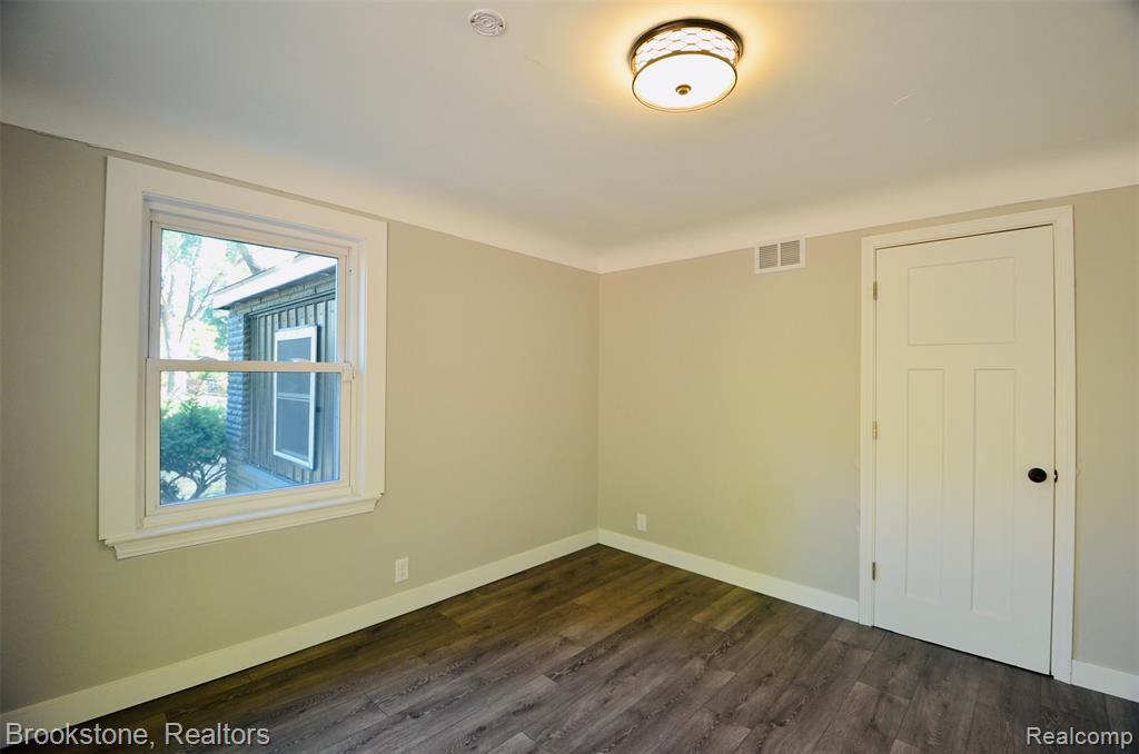 7565 Old Pond Drive, Clarkston, MI 48348 — Photo 19