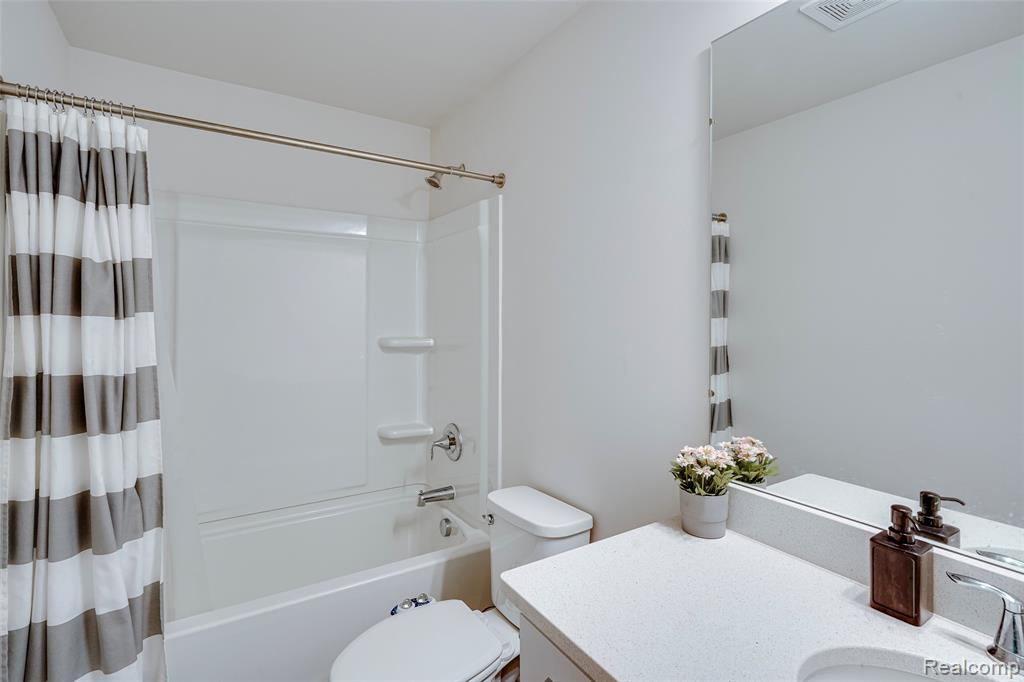 606 Angus Lane, Saline, MI 48176 — Photo 32