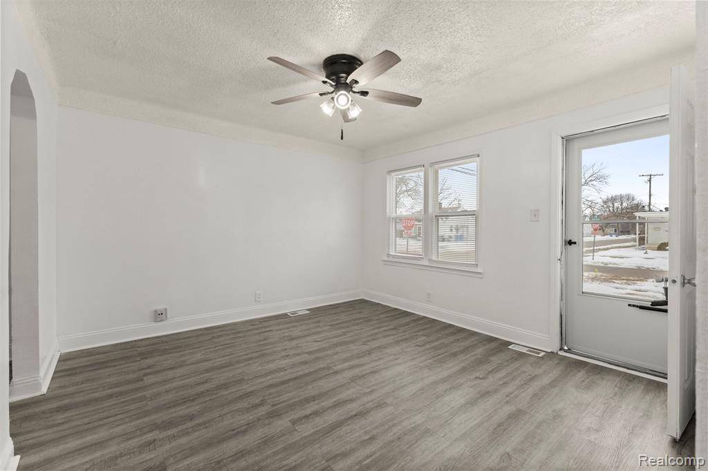 4721 Jackson Street, Dearborn Heights, MI 48125 — Photo 3