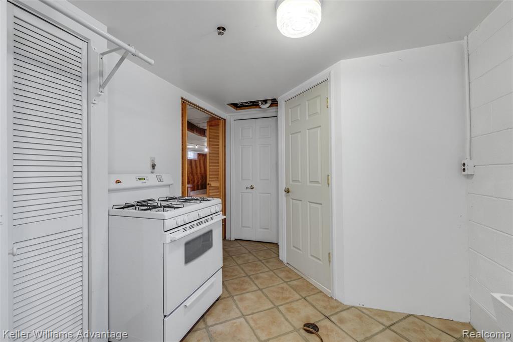 3979 Grindley Park Street, Dearborn Heights, MI 48125 — Photo 25
