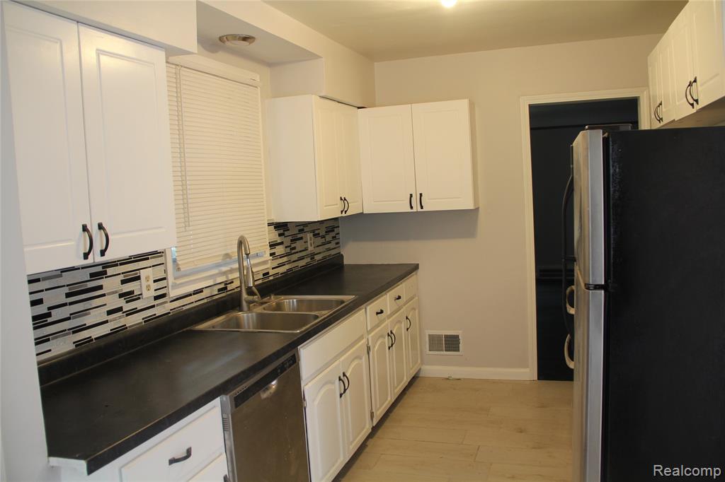 11470 E Lakepointe Street E, Detroit, MI 48224 — Photo 9