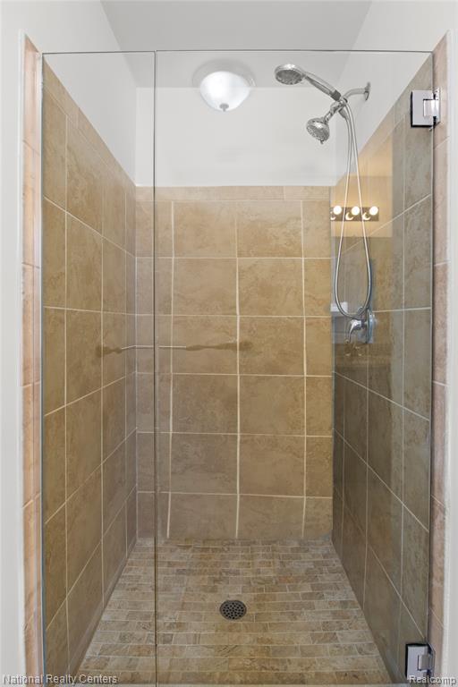 451 Goodrich, Wixom, MI — Photo 24