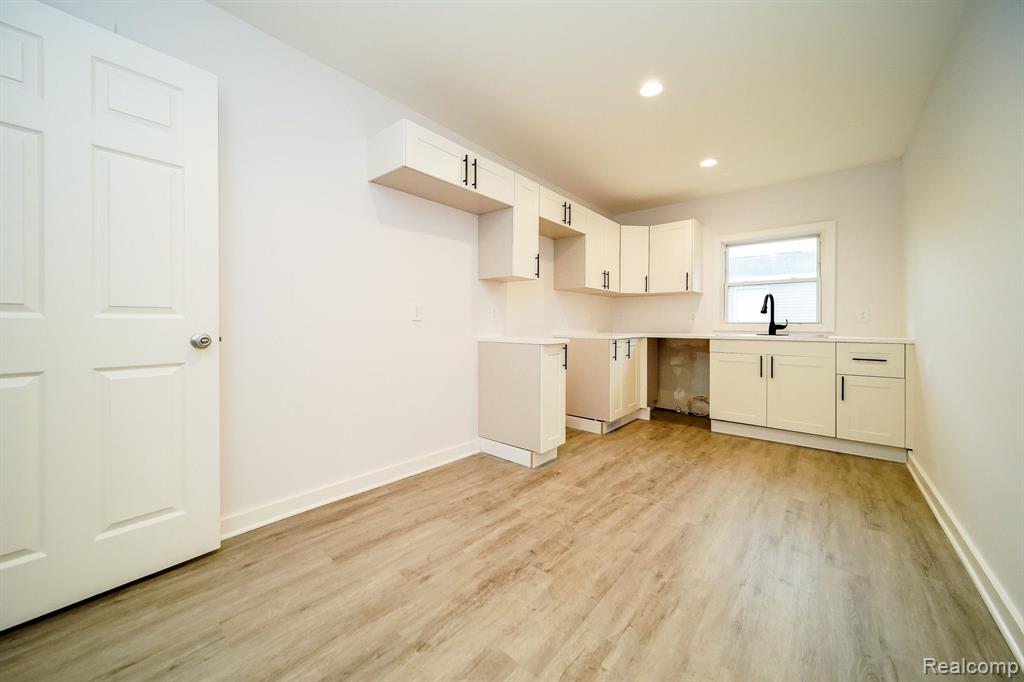 935 MCCLELLAN Street, Lake Orion, MI 48362 — Photo 18