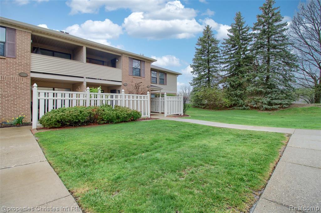 19586 Northridge Drive, Northville, MI 48167 — Photo 2