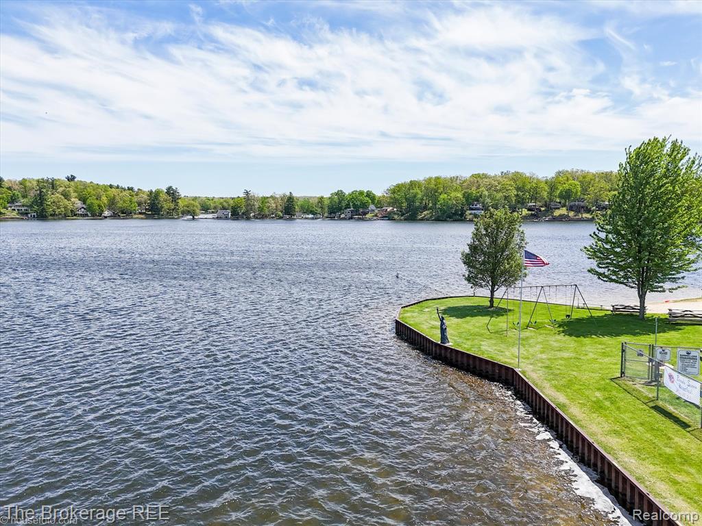 293 Hickory Place Drive, Columbiaville, MI 48421 — Photo 23