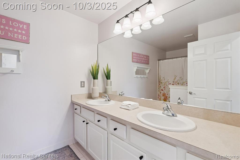 489 Gleneagles, Highland, MI — Photo 41