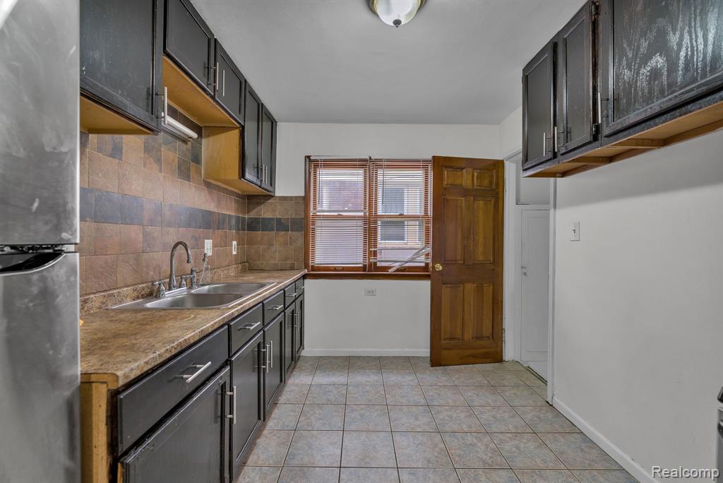 6120 MIDDLESEX Street, Dearborn, MI 48126 — Photo 12