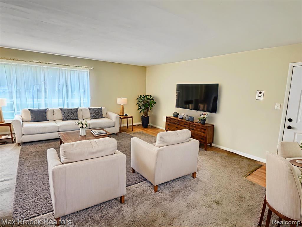 1806 Colonial Village Way, 1, Waterford, MI 48328 — Photo 5