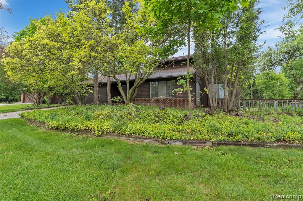 5772 Perrytown Drive, West Bloomfield, MI — Photo 4