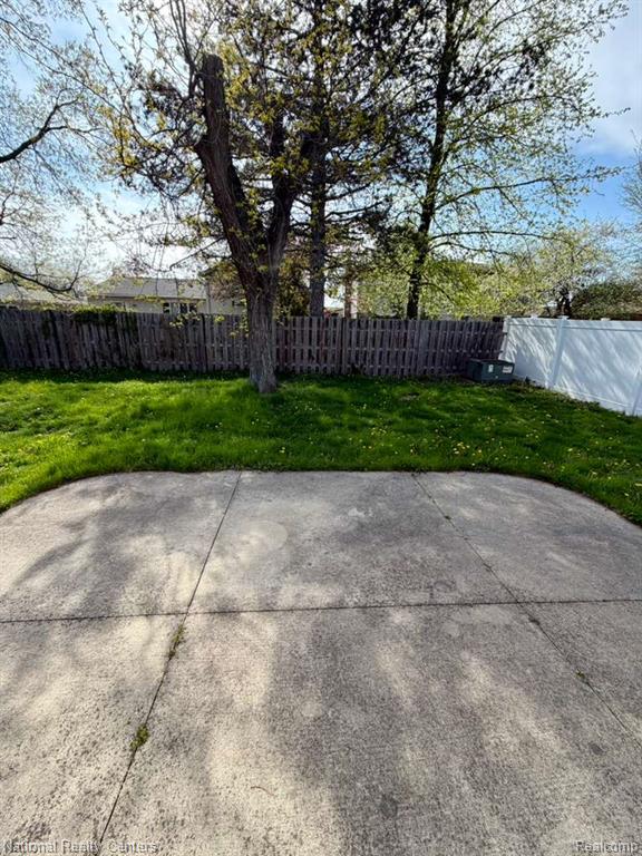5739 Willow Creek Drive, Canton, MI 48187 — Photo 24