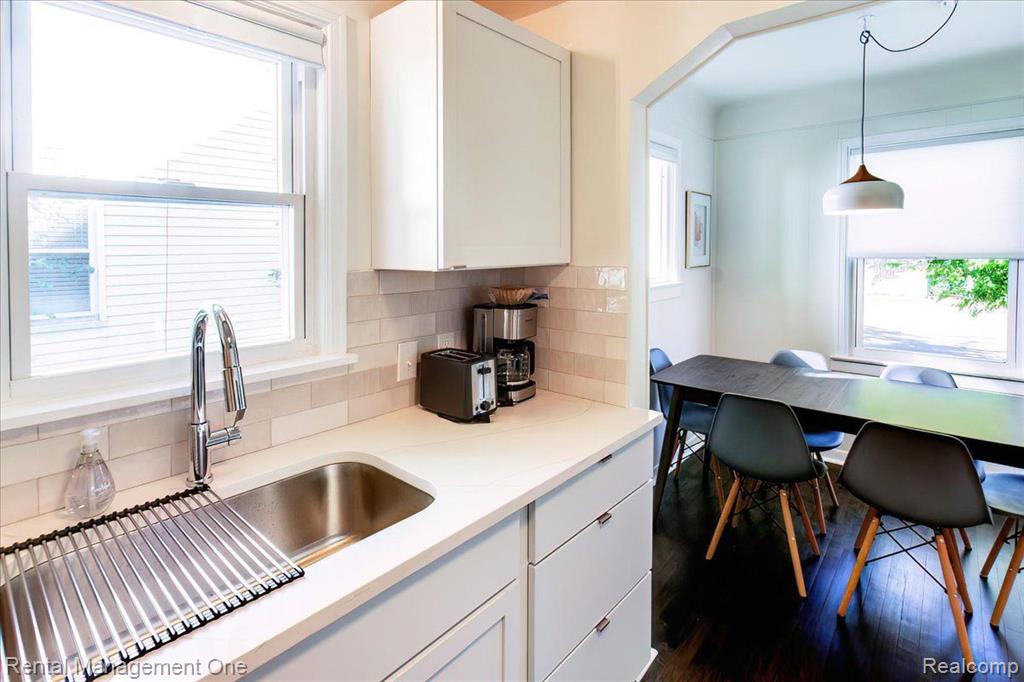 710 E 12 MILE Road, Royal Oak, MI 48073 — Photo 10
