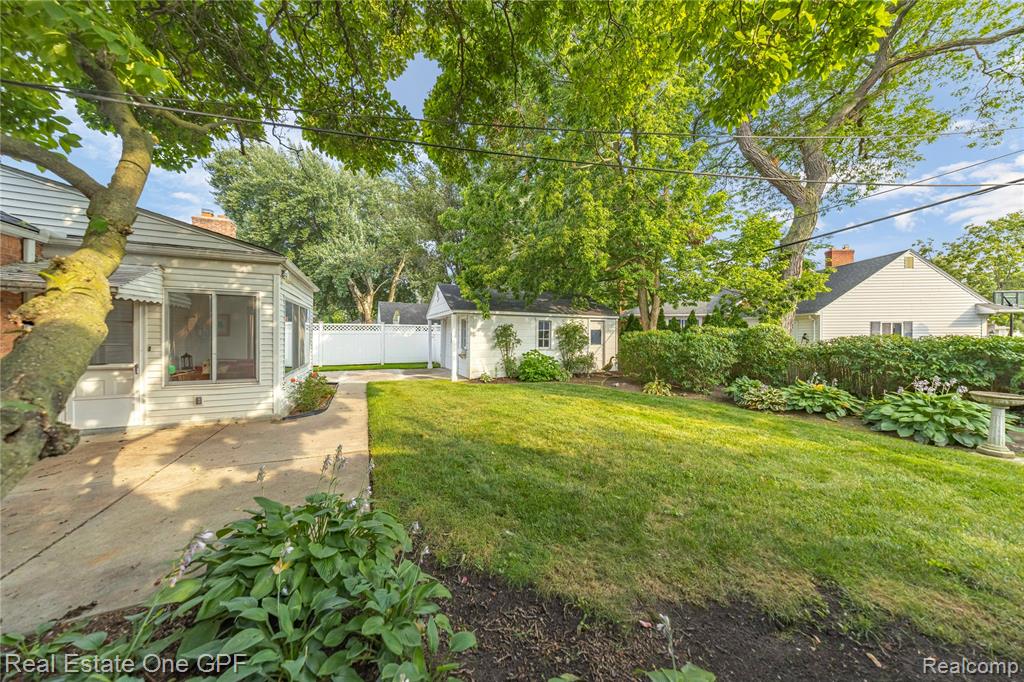 438 Colonial Court, Grosse Pointe Farms, MI 48236 — Photo 38