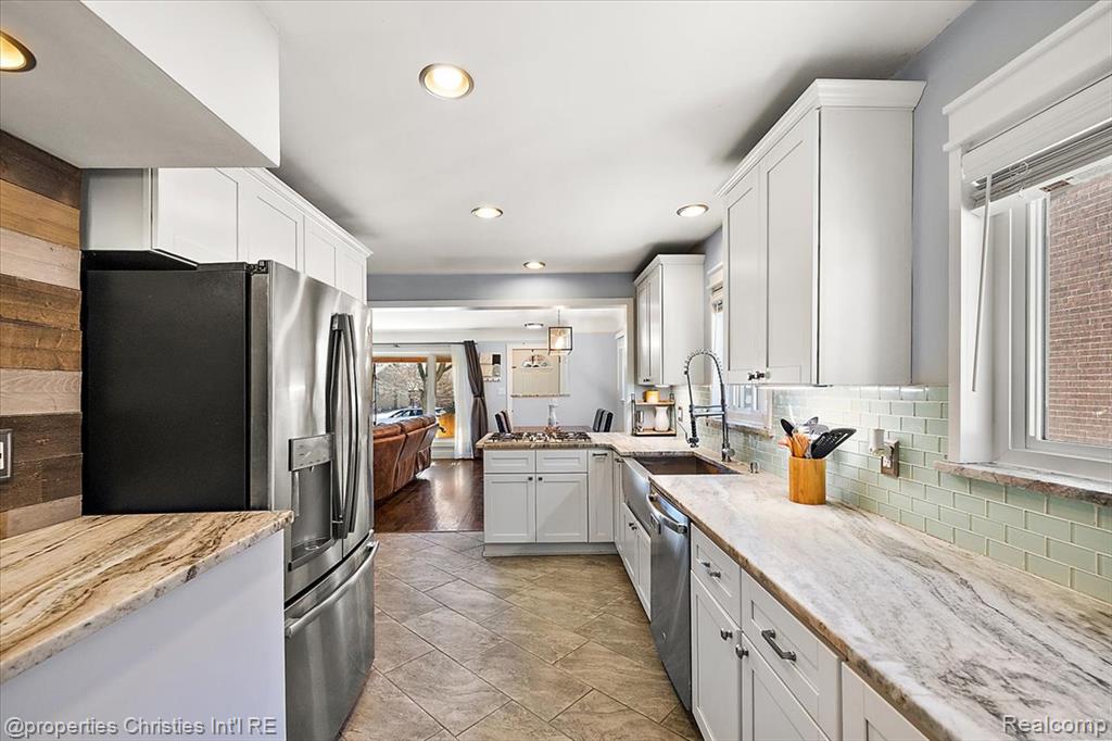 816 W Baker Avenue, Clawson, MI — Photo 24