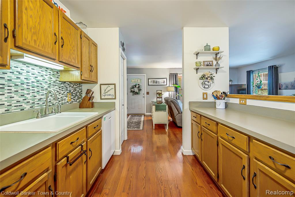 411 Springwell Lane, Howell, MI 48843 — Photo 11