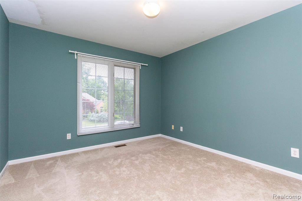 878 Dakota, Rochester Hills, MI 48307 — Photo 32
