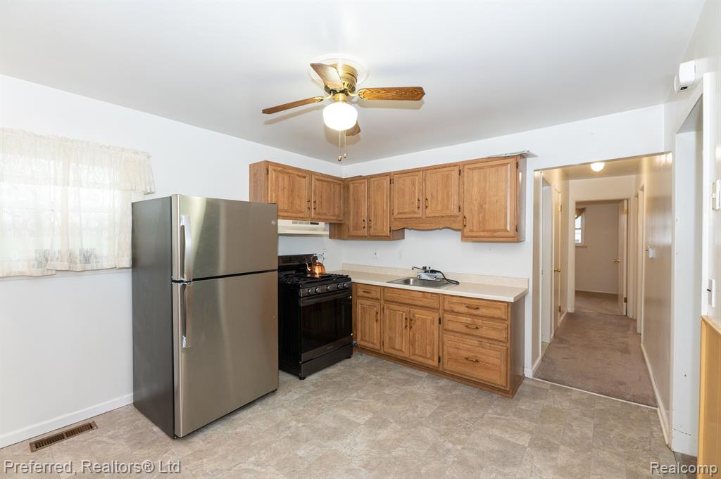 7252 LUANA Avenue, Allen Park, MI 48101 — Photo 11