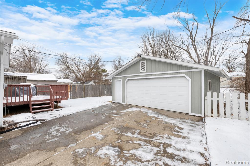 6428 Cloverton Drive, Waterford, MI 48329 — Photo 24