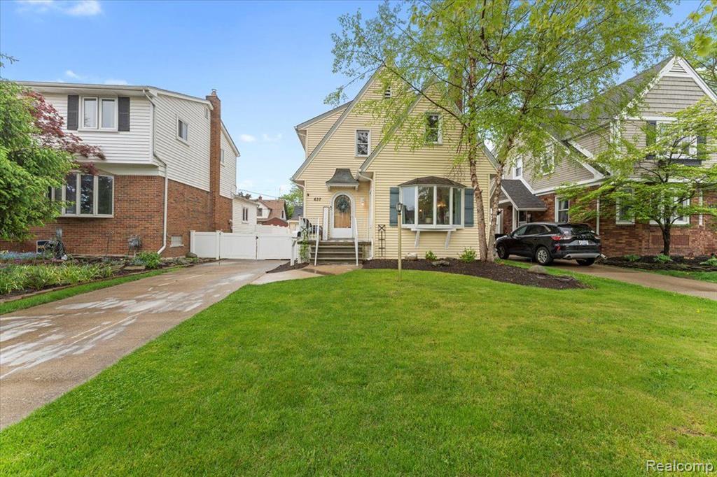637 EMMONS Boulevard, Wyandotte, MI 48192 — front exterior