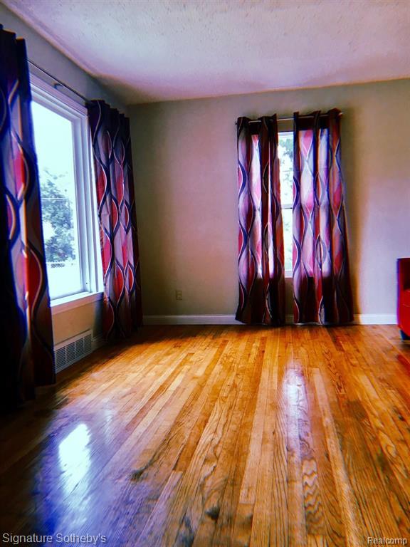 8310 BADGER Street, Detroit, MI 48213 — Photo 5
