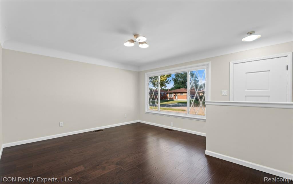 5674 N Lafayette Street, Dearborn Heights, MI 48127 — Photo 6