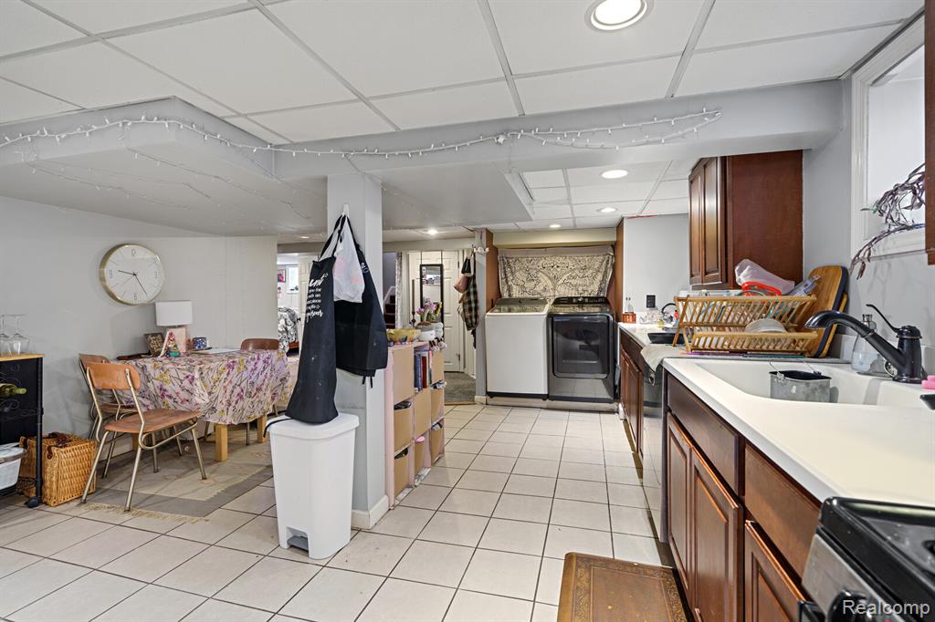 243 E Edsel Ford, Detroit, MI 48202 — Photo 35