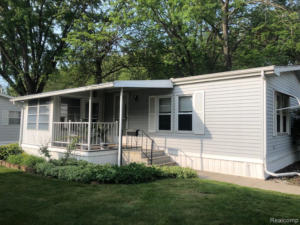 608 Holly Court, Jonesville, MI 49250 — Photo 2